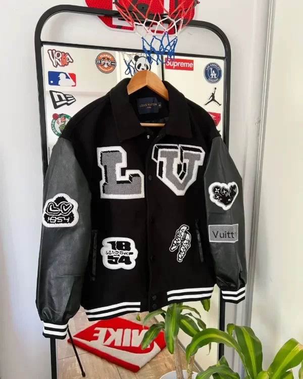 Producto - CAMPERA VARSITY LOUIS VUITTON BLACK BUNNY