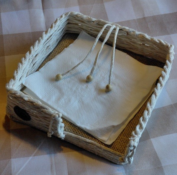 Producto - Servilletero natural con brillos dorados