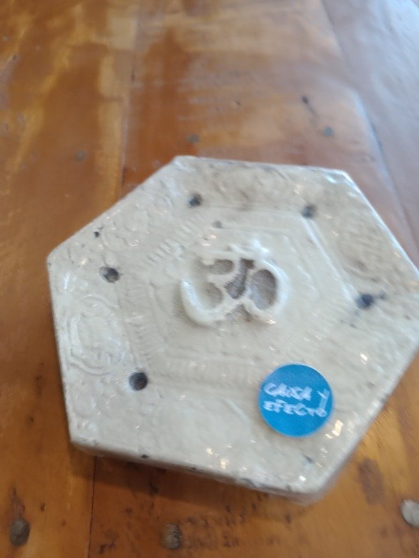 Producto - Porta sahumerios hexagonal crudo