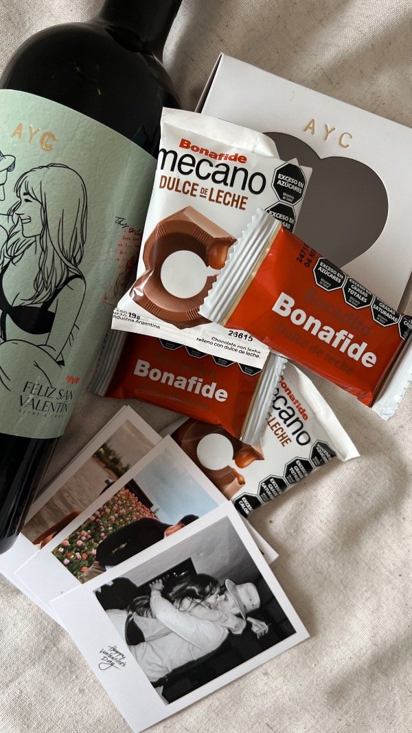 Producto - PACK "ETERNOS" (vino personalizado + fotos polaroid + caja chocolates) - 3