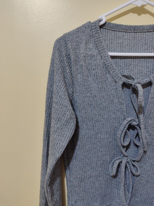 Producto - Suéter Gris con Lazos al Frente - 2