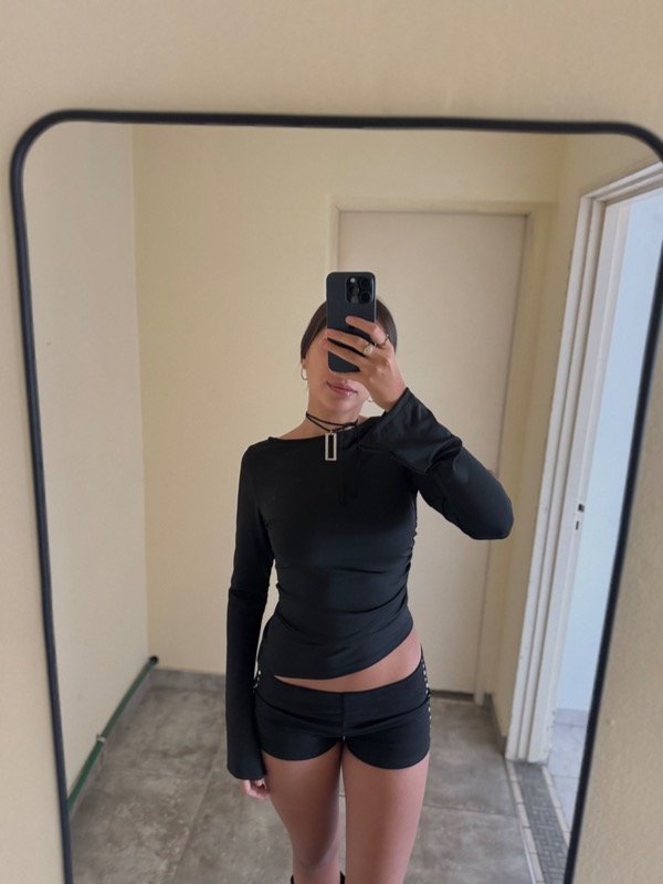 Producto - Top asimétrico manga larga