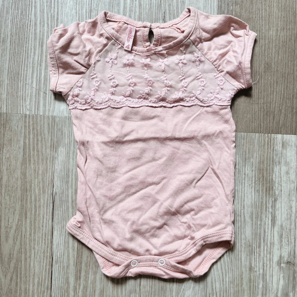 Producto - Body Encaje Rosa 12M