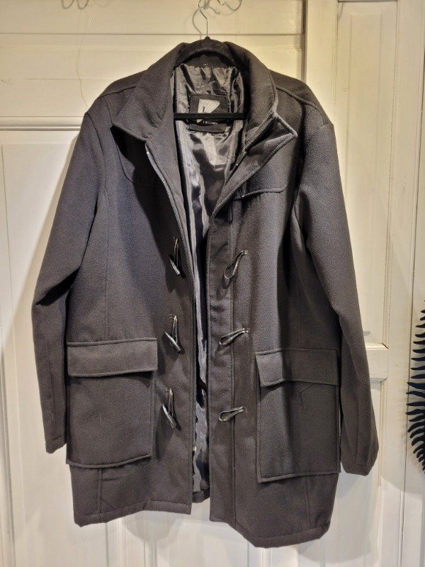 Producto - Tapado LONDON negro de paño tipo montgomery Talle XXL- PRECIO: 130x