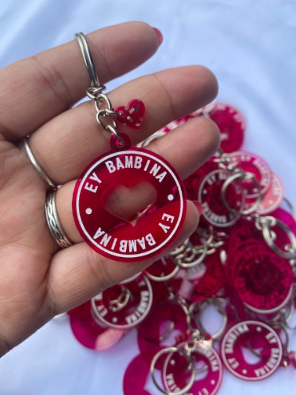 Producto - Llaveros personalizados doble dijeGRABADO TRADICIONAL Mini dije acrilico glitter