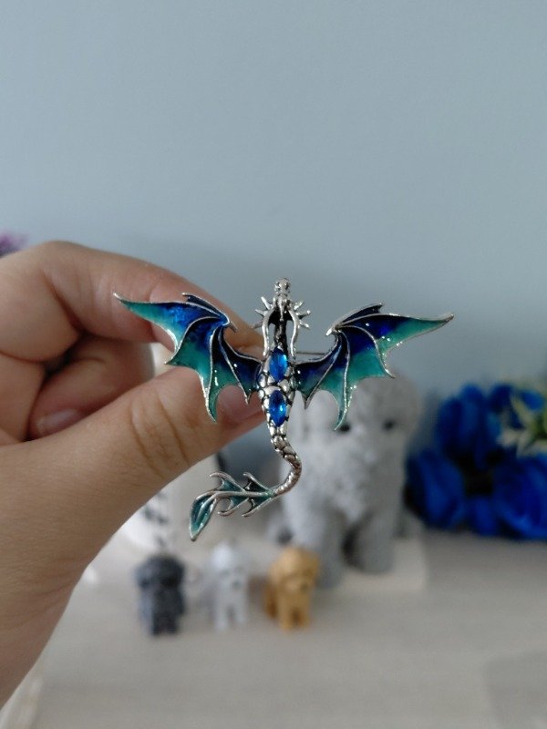 Producto - Prendedor metalizado - Dragón celeste PREMIUM (Modelo 2)