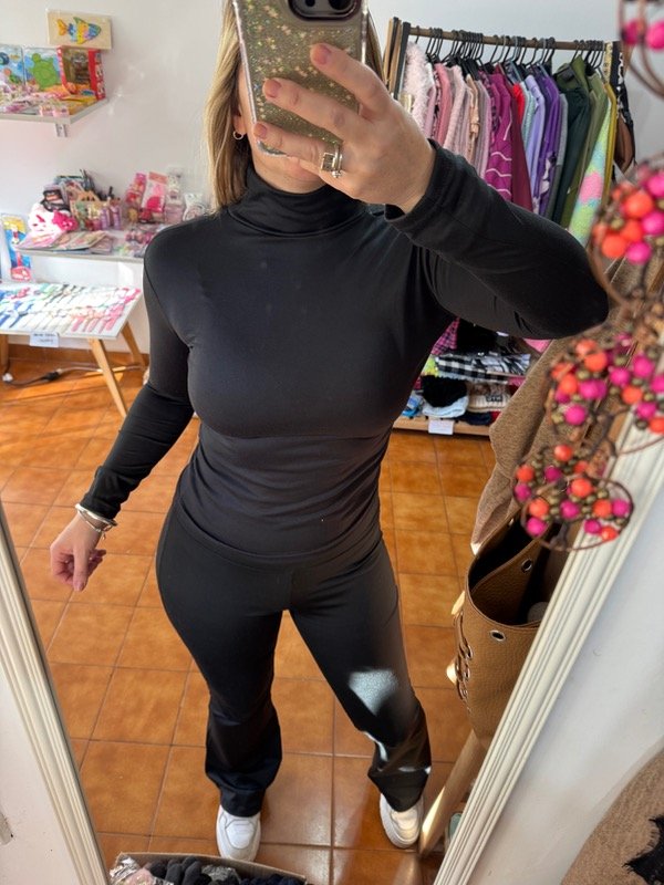 Producto - Polera modal negra TU