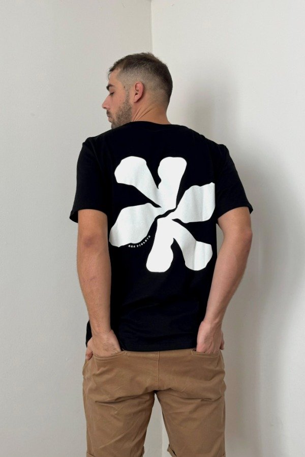 Producto - REMERA BOTÁNICA NEGRA / UNISEX