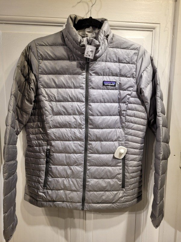 Producto - Campera PATAGONIA puffer gris Talle M/L - PRECIO: 115X