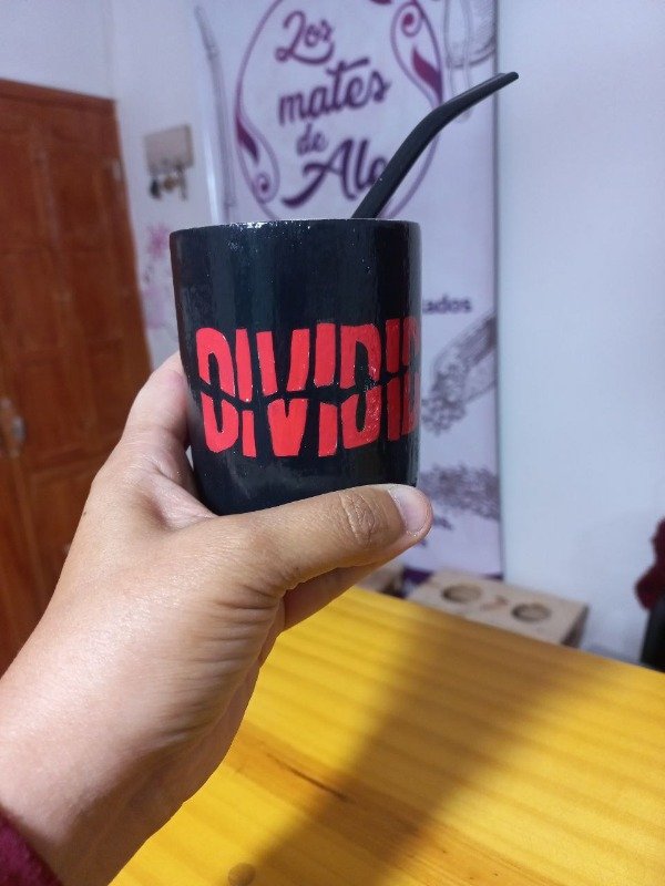 Producto - Mate "DIVIDIDOS"