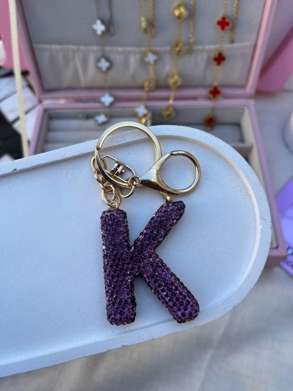 Producto - Llavero inicial brillante K violeta