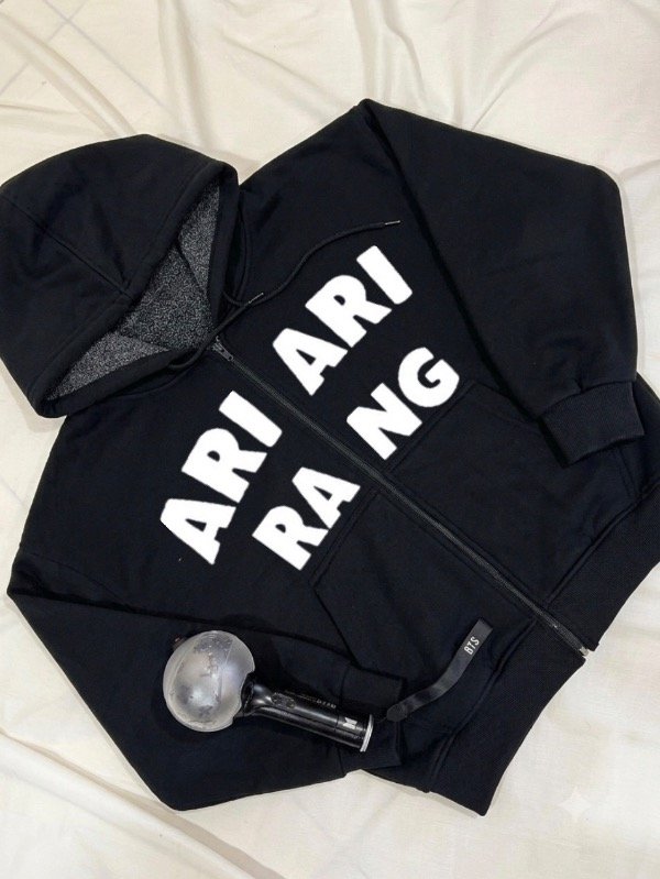 Producto - CAMPERA ARIRANG (inspo merch Las Vegas)