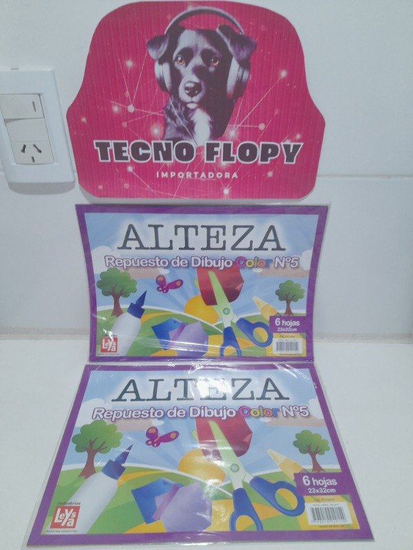 Producto - Hojas de colores plástica x6