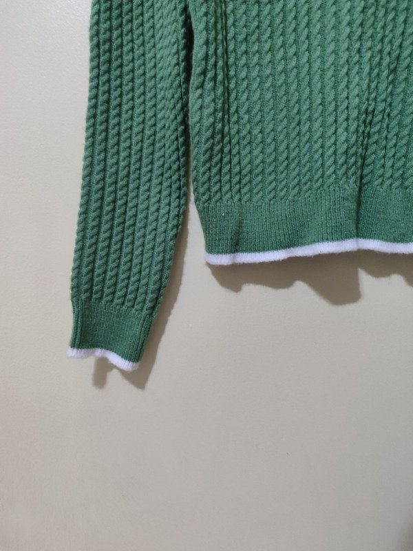 Producto - Suéter Tejido Verde con Línea Blanca - 2