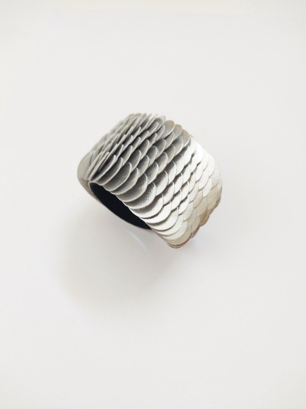 Producto - Brazalete Escamas Plateado - 2