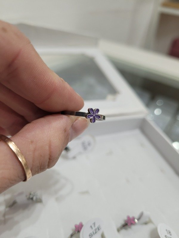 Producto - Anillo flor esmaltada Lila AQ