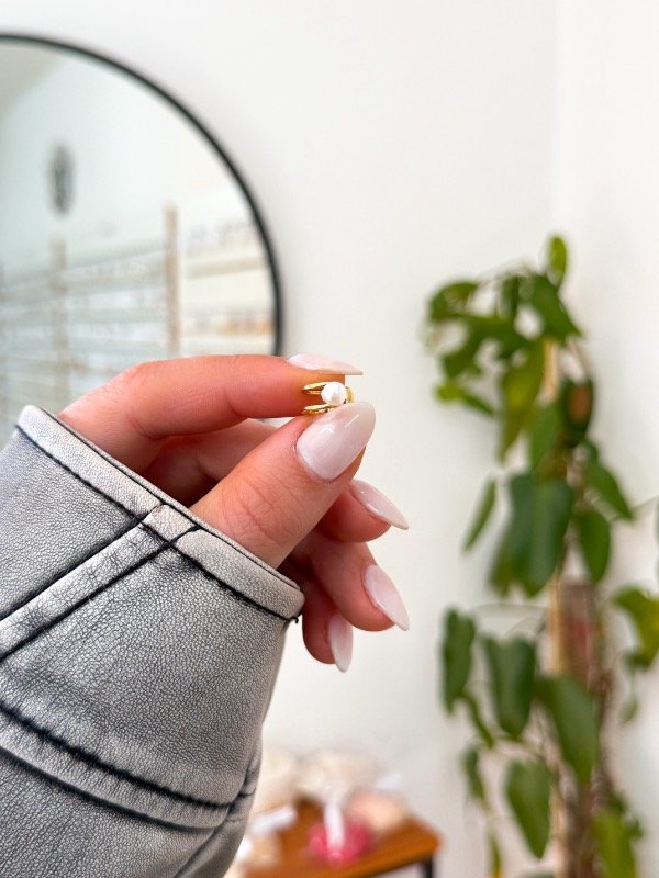 Producto - Ear cuff acero dorado doble perla