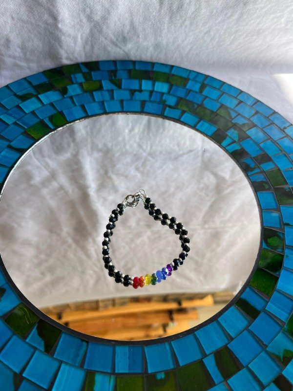 Producto - PULSERA NEGRA CON 7 CHAKRAS CONSAGRADA