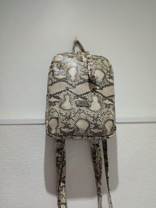 Producto - Mochila Grecia negro y dorado
