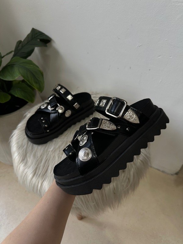 Producto - REBEL / sandalias con hebillas.