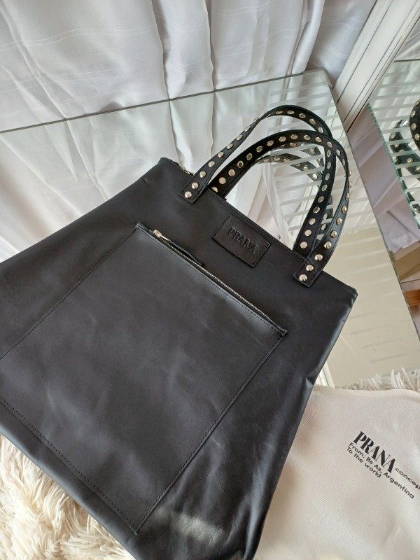 Producto - Mochila Cartera Xiam CUERO negro CON TACHAS