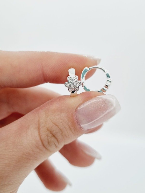 Producto - Aros acero blanco argollita aplique flor strass chica