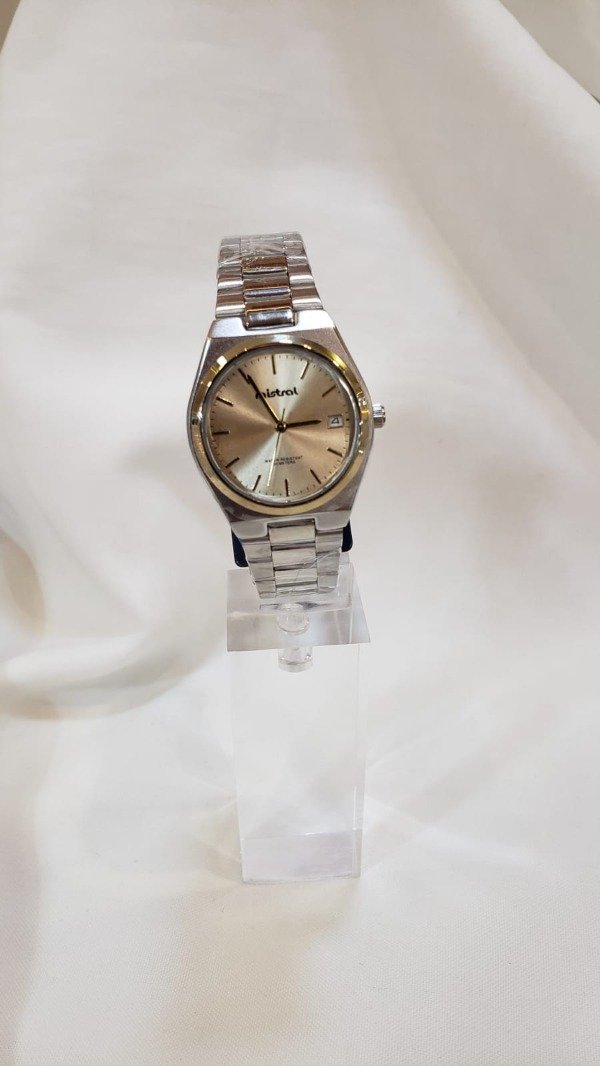 Producto - Reloj mistral fondo dorado