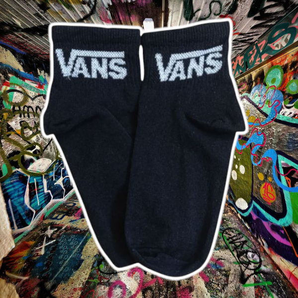 Producto - Vans negra con blanco