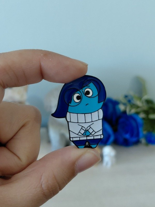 Producto - Pin metalizado - Tristeza de Intensamente #0927