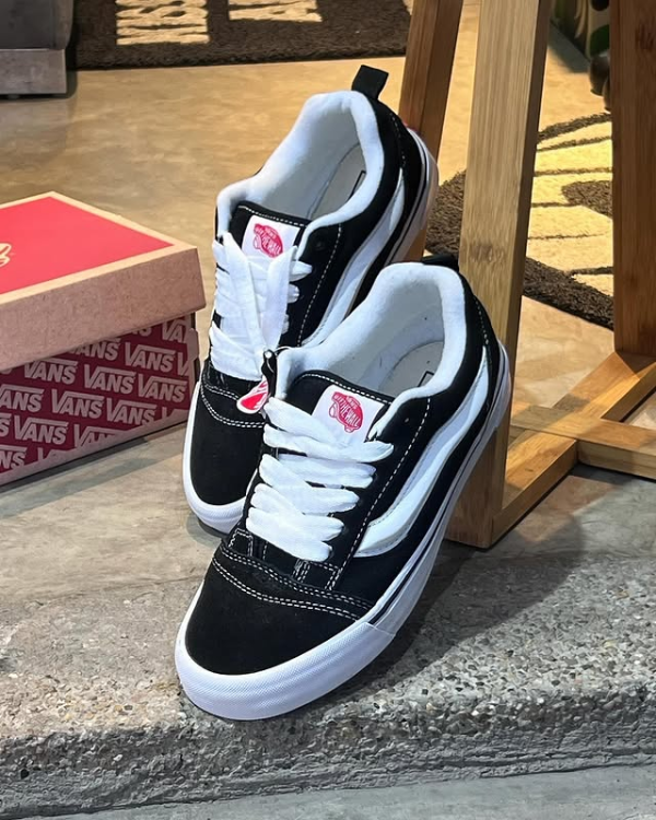 Producto - Vans Knu School "Black"