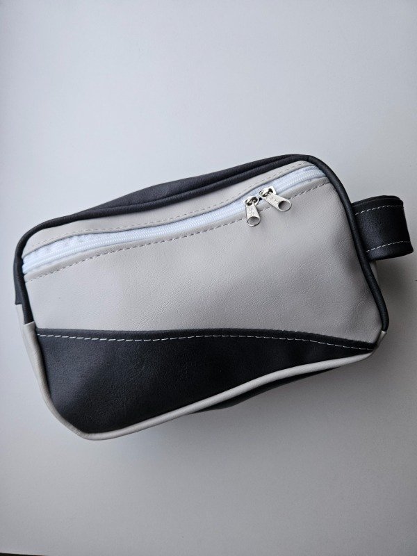 Producto - NECESER ECOCUERO DOBLE CIERRE GRIS CON BLANCO