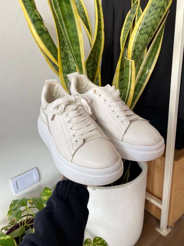 Producto - Zapatillas blancas  Zara talle 38