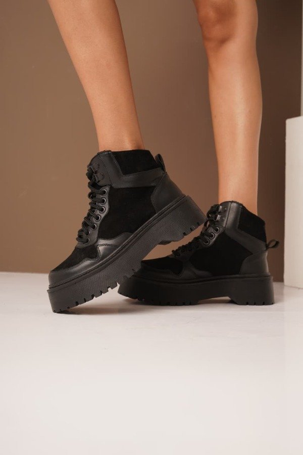 Producto - Borcegos Normandia Negro // 76.500 TRANSF