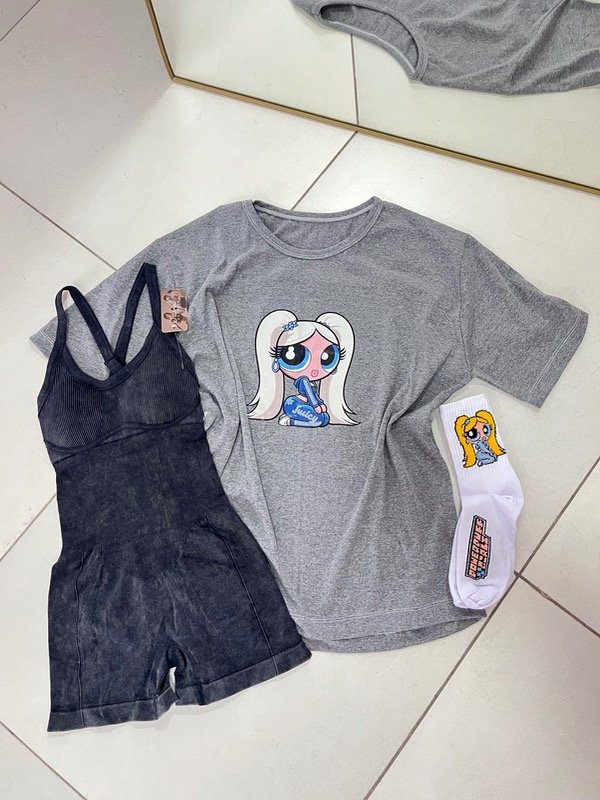 Producto - Combo REMERA , CATSUIT Y MEDIAS
