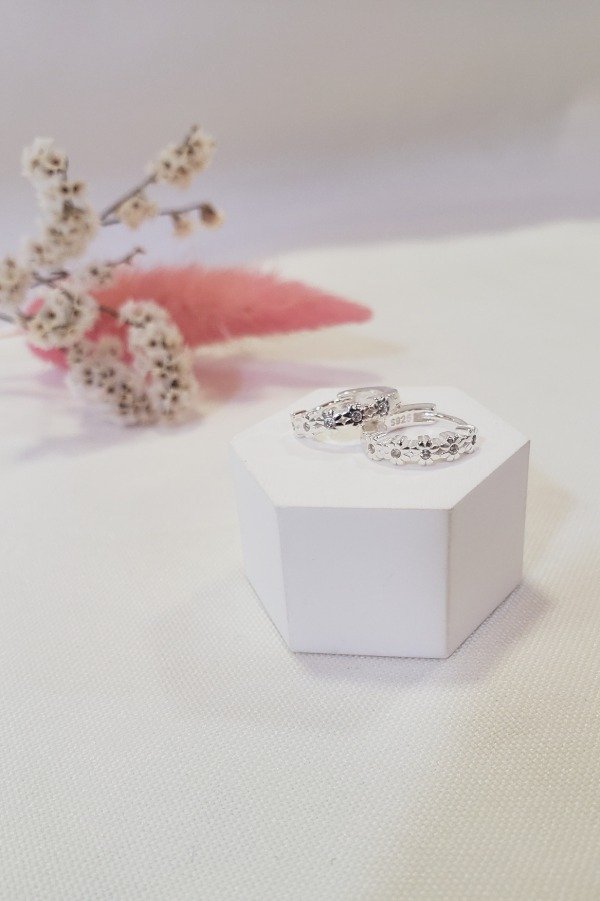 Producto - Aros florcitas con strass
