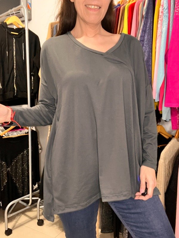 Producto - Remeras Basicas de Calidad Cuello V 130 cm Contorno abarca XL-XXL Gris 15.900