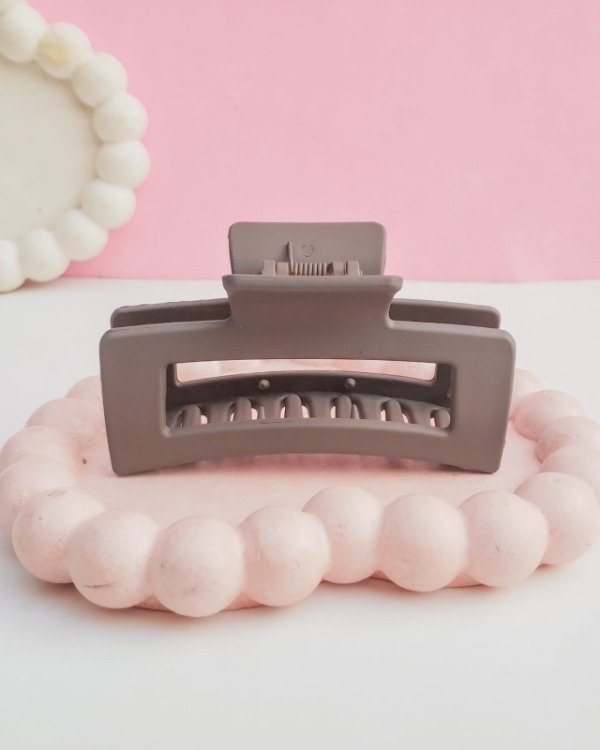 Producto - Broche rectangular mediano marrón oscuro