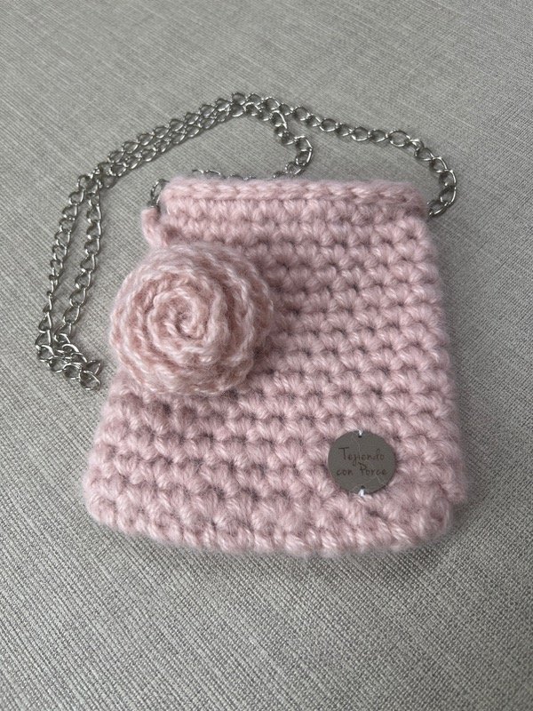 Producto - Bandolera Rosa de lana con llavero Rosita
