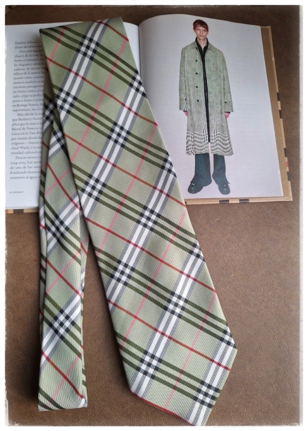 Producto - Corbata Original BURBERY