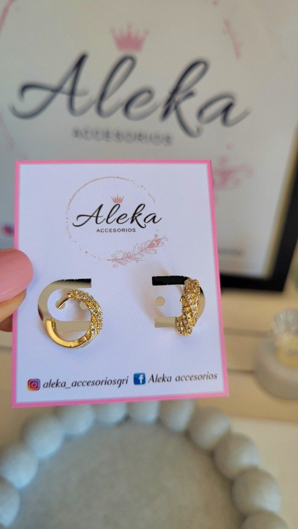 Producto - Argollas torzadas con micro pavé de acero dorado - 2