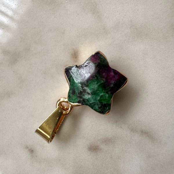 Producto - ESTRELLA PIEDRA RUBI ZOISITA baño oro 18k
