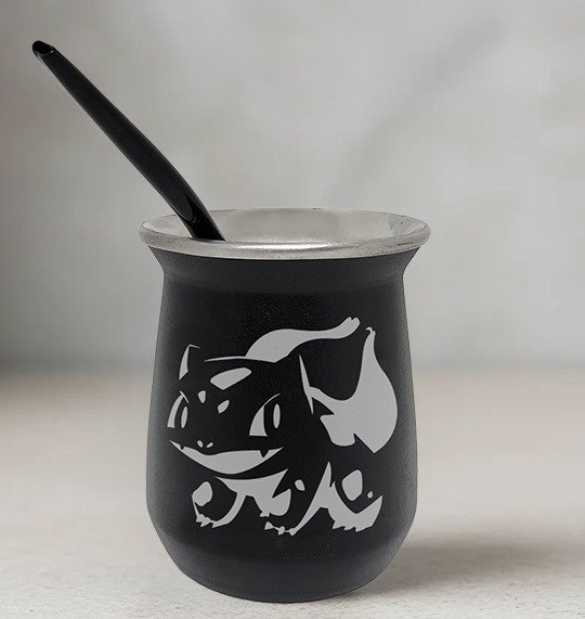 Producto - Mate De Acero Simil Stanley Con Bombilla Bulbasaur Pokemon