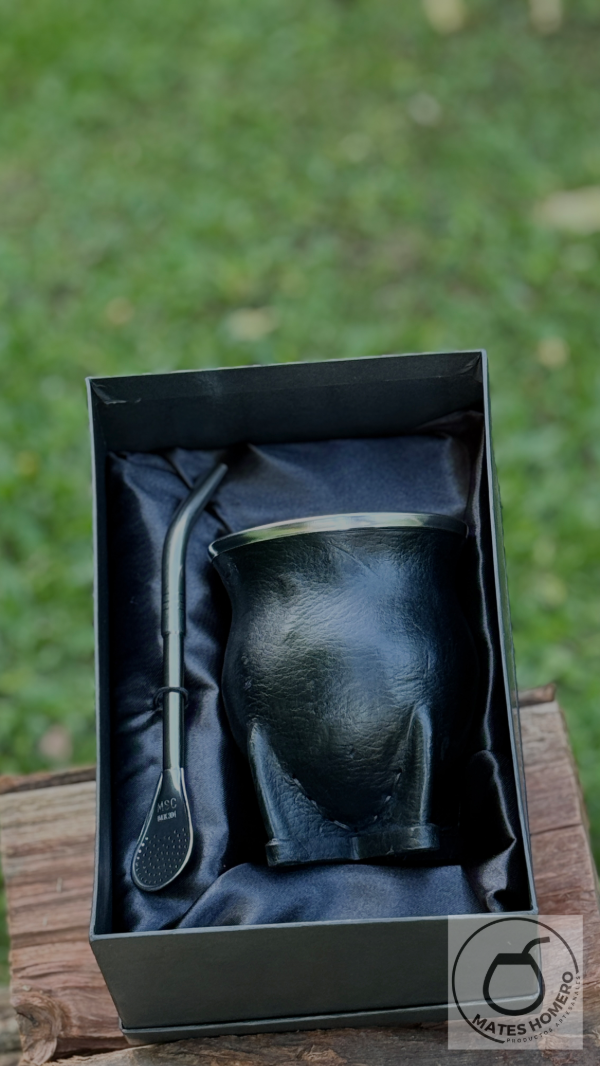 Producto - COMBO MATE CAMIONERO NEGRO + BOMBILLA PICO DE LORO