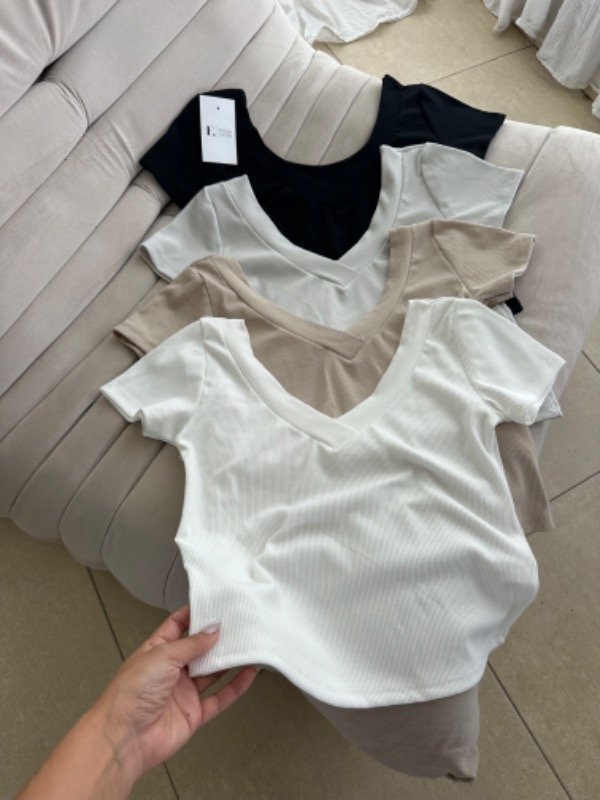 Producto - Básica escote en V