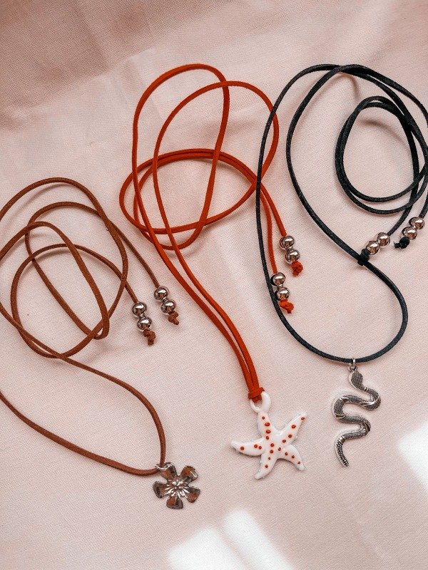 Producto - Collares de gamuza