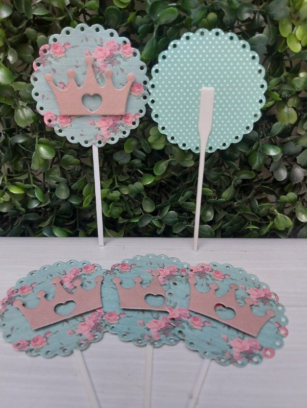 Producto - Toppers medianos de cartulina con corona aplicada. Paquete x5 unidades
