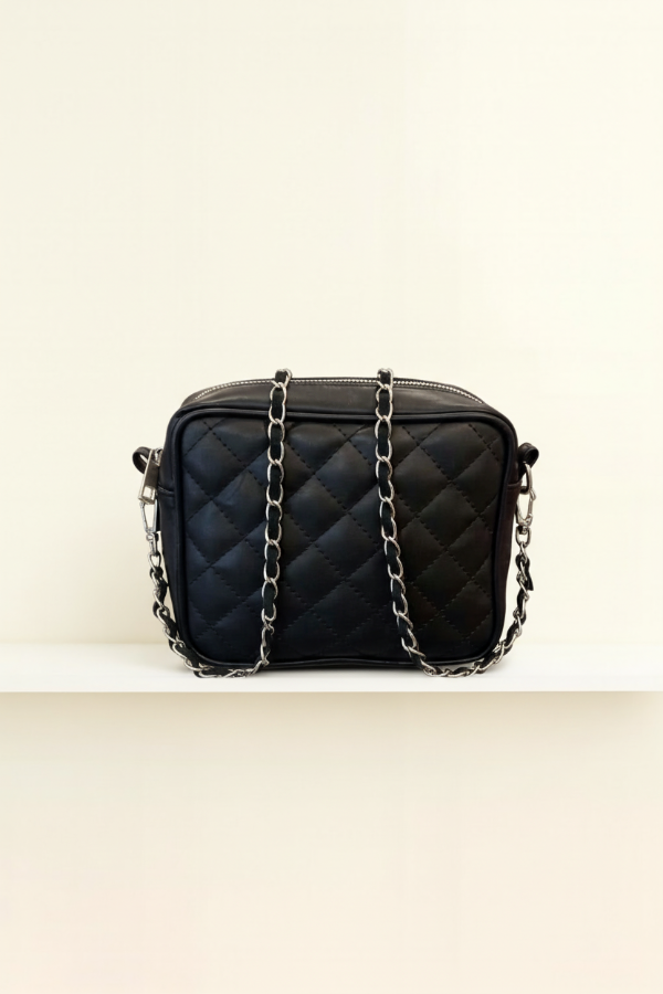 Producto - Cartera Matelaseada con cadena Negra