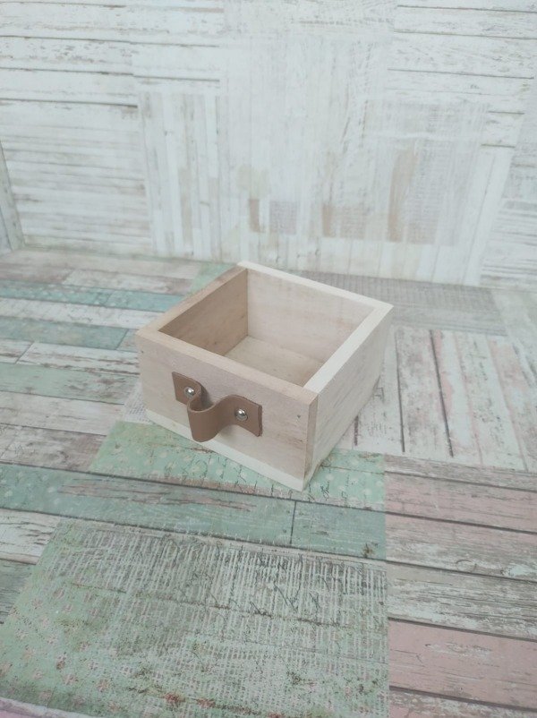Producto - cajon de alamo  12x12x7cm NRO 1