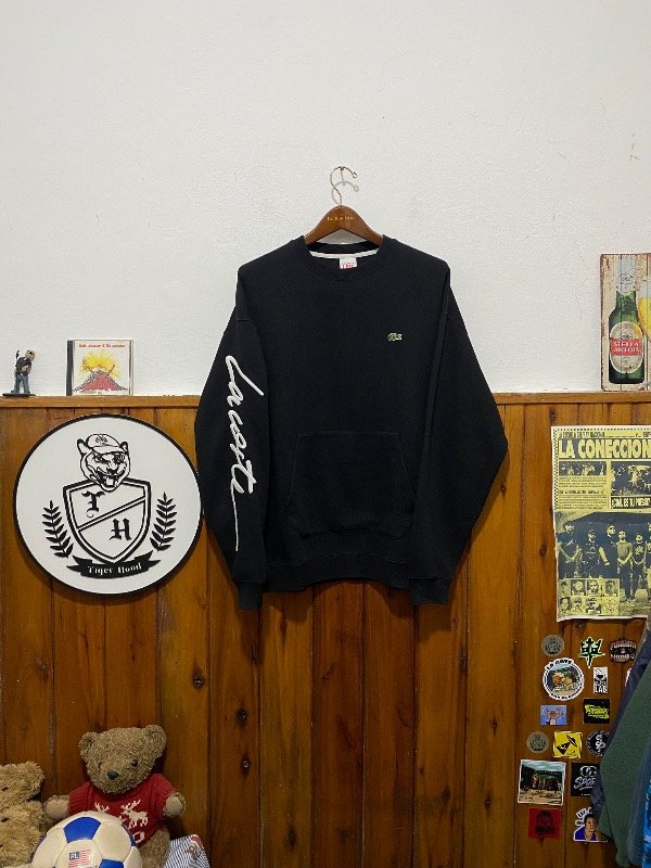 Producto - LACOSTE CREWNECK CANGURO SPELL OUT (XL)