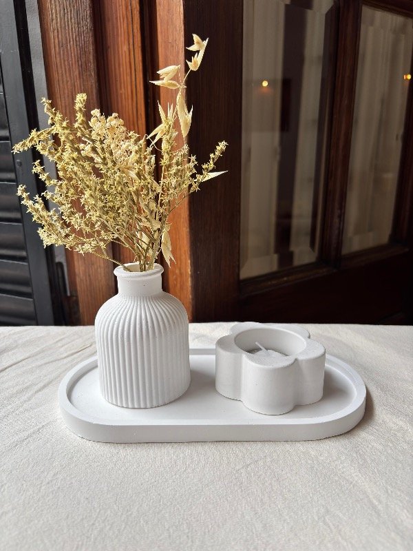 Producto - Portavela de yeso flor + vela y cazuela